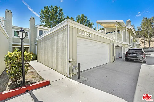 22123 Burbank Blvd #2 Photo 1 22123 Burbank Blvd #2 Photo 1
