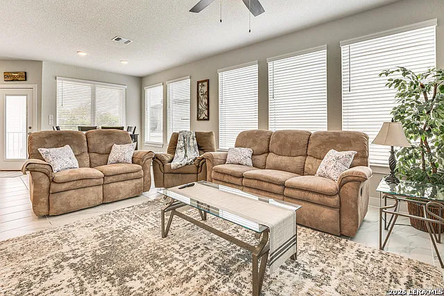 3 bed, 3.5 bath, 2087 sqft, $2,575 — Photo 4