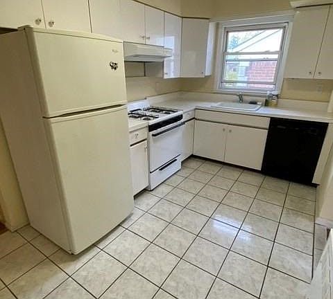 5th image of 4 Hill Park Ave #2