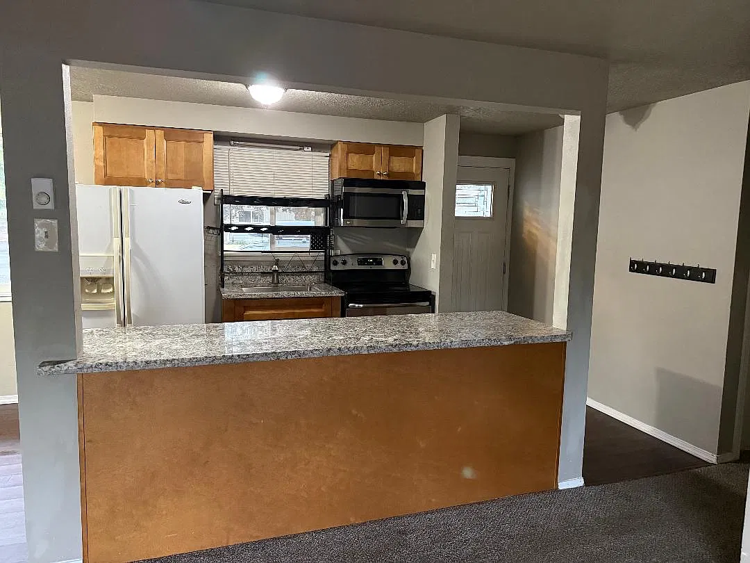 3 bed, 1.5 bath, 968 sqft, $2,195 — Photo 2