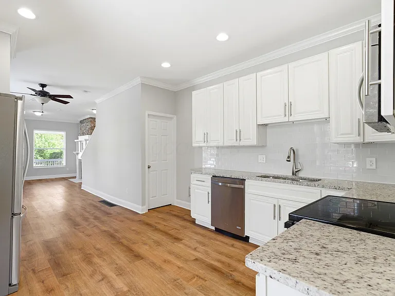 396 E Mithoff St — Photo 16