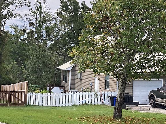 3rd image of 422 Whirlaway Blvd