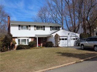 27 Henry Dr, Glen Cove, NY 11542
