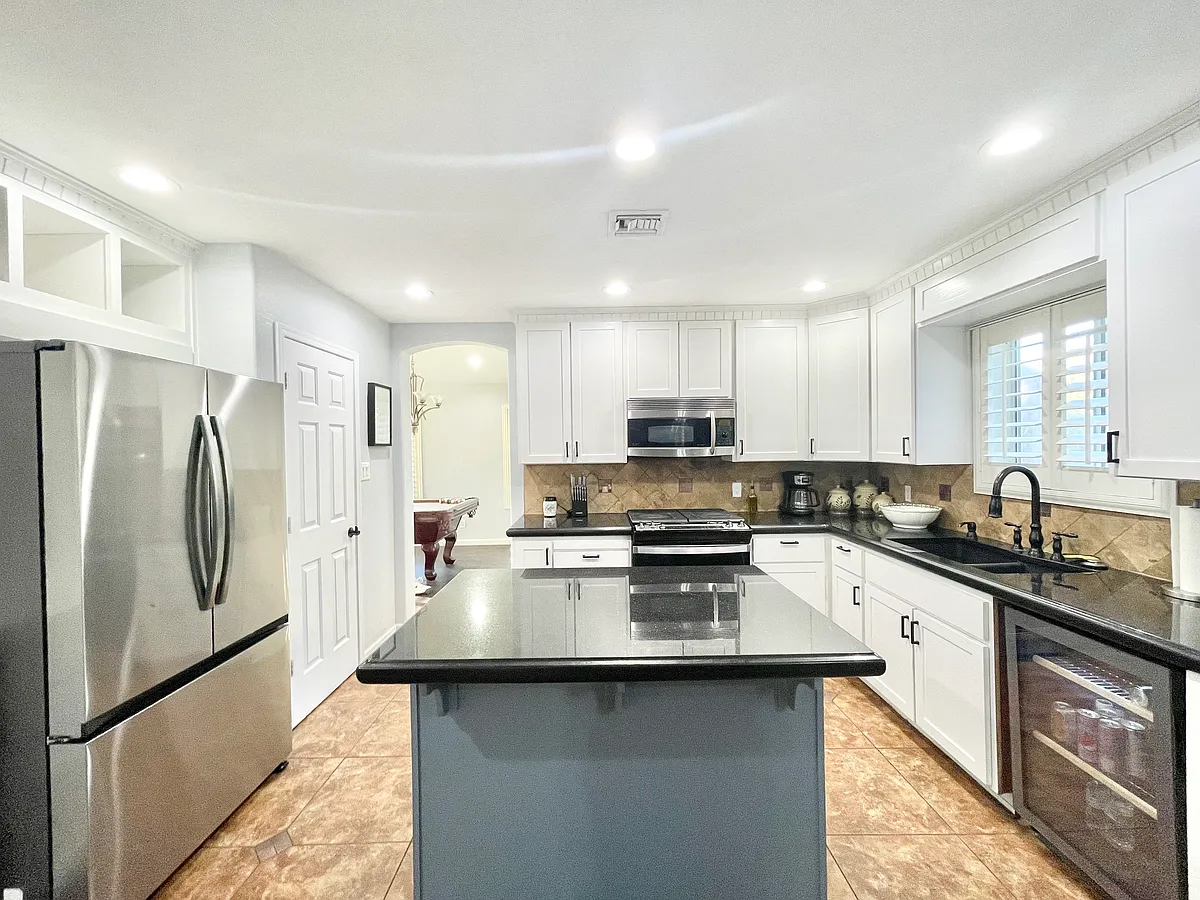 Building Photo - 2579 S 34th Dr