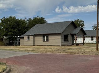 510 Cain St, Quanah, TX 79252