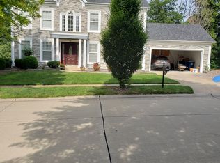 200 Woodcliffe Place Dr, Chesterfield, MO 63005