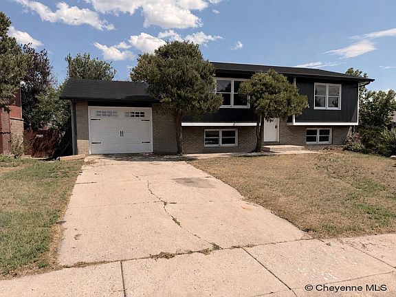 2nd image of 1601 Columbine Ct