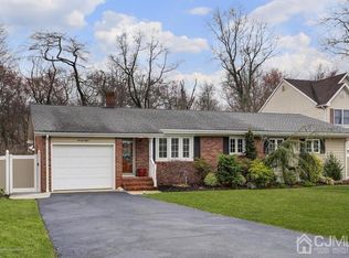 28 N Shore Blvd, Helmetta, NJ 08828