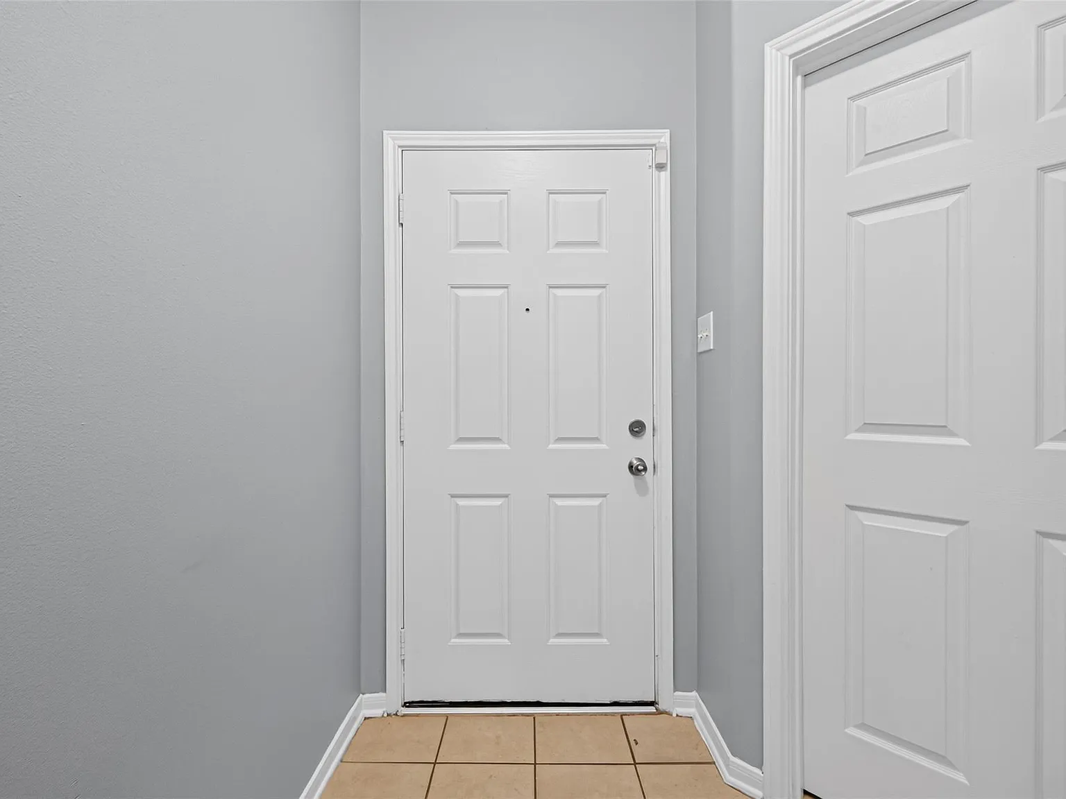 4 bed, 2.0 bath, 1652 sqft, $1,900 — Photo 3