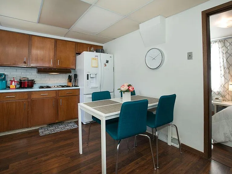1064 Rush St — Photo 12