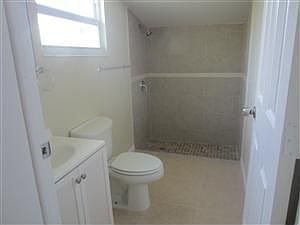 5th image of 5649 NE 6th Ave