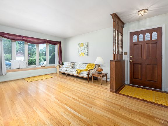 2nd image of 9516 Lockwood Ave