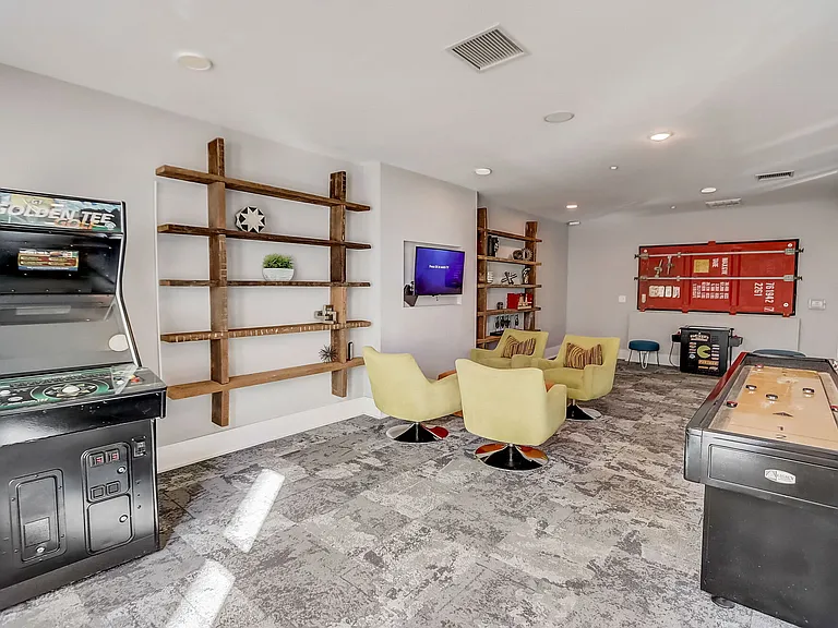 Spoke Apartments — Photo 18
