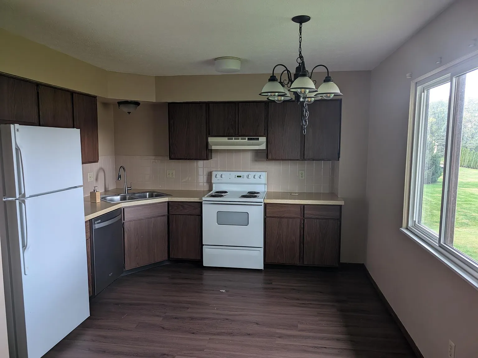 3 bed, 1.5 bath, 1000 sqft, $1,650 — Photo 4