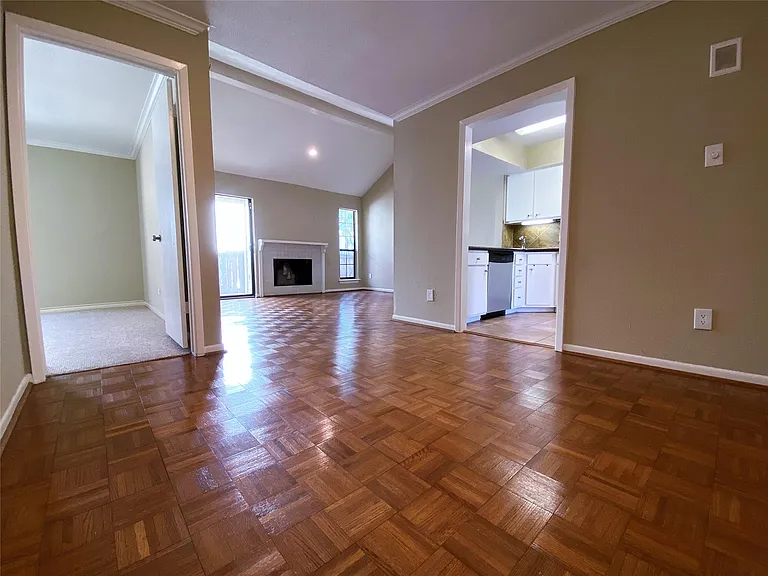 751 Bering Dr #B — Photo 8