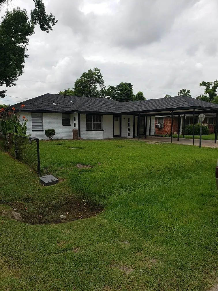 4 bed, 2.0 bath, 2056 sqft, $2,300 — Photo 2