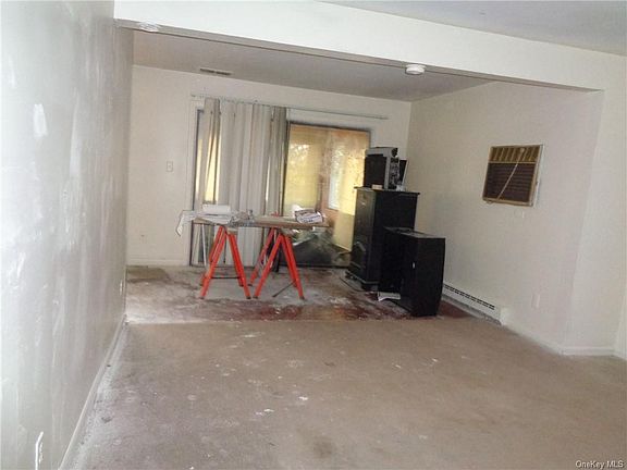 3rd image of 7 Lakeview Ct
