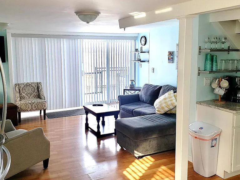 E Lakeshore Dr — Photo 10