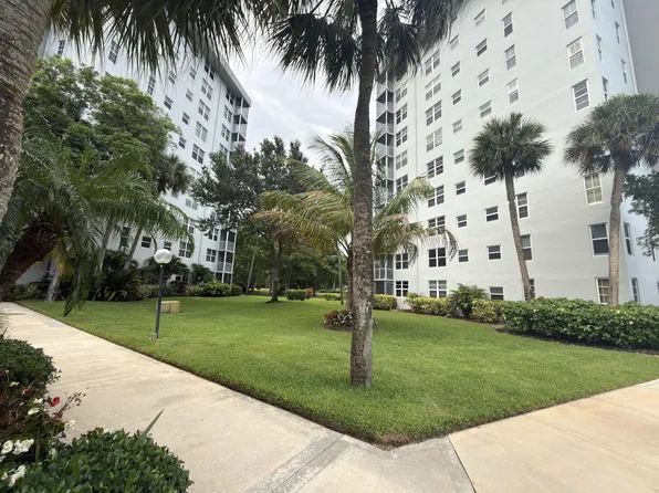625 Oaks Drive #305, Pompano Beach, FL 33069