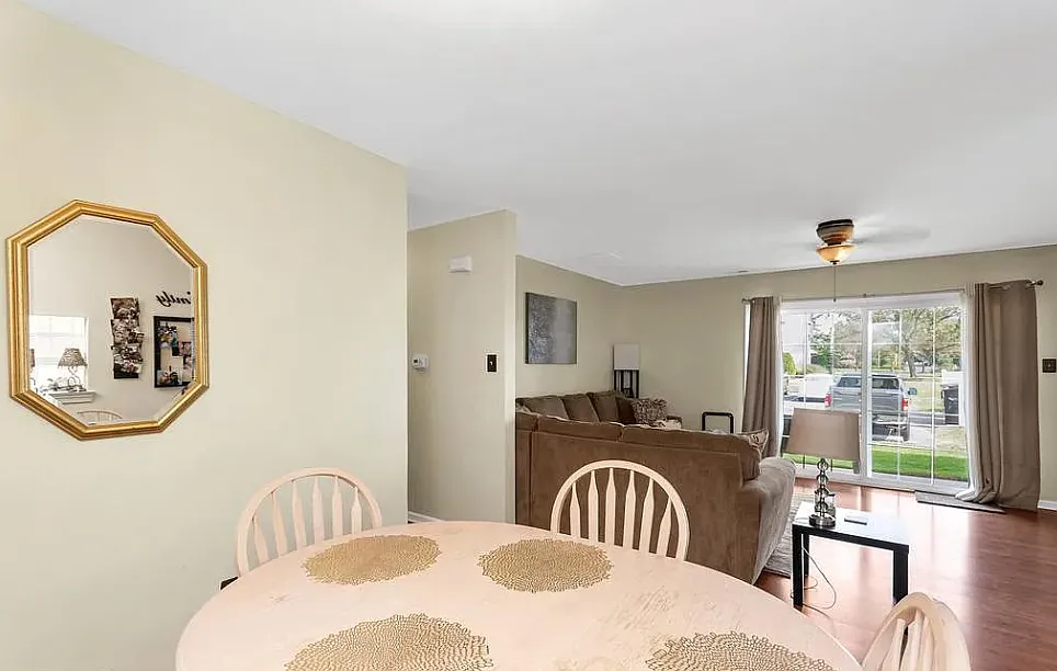 2 bed, 851 sqft, $950 — Photo 1