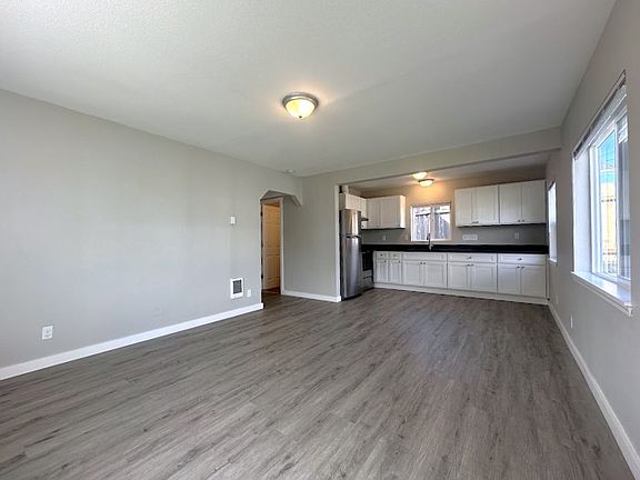 3rd image of 4849 Yakima Ave #3