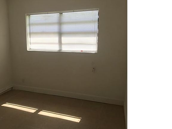 4th image of 1521 NE 1st St
