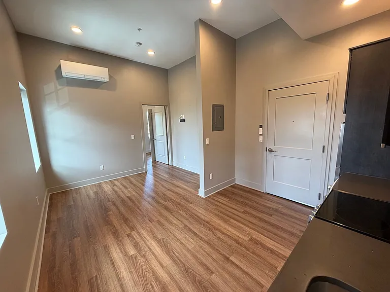 530 Broadway Apartments — Photo 14