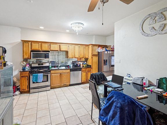 5th image of 5016 S Prairie Ave APT 1
