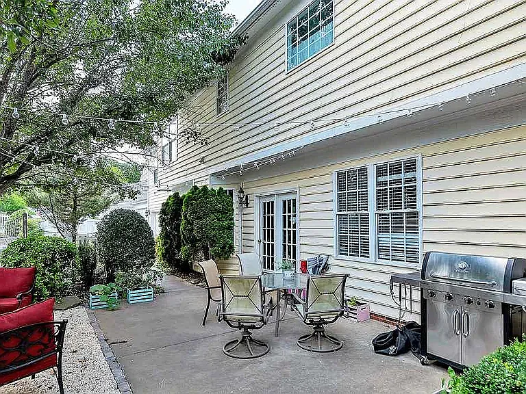 3383 Turnberry Cir — Photo 39