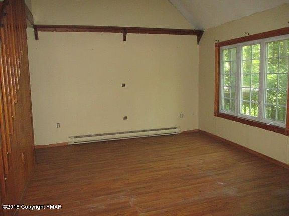 2nd image of 240 Greenbriar Cir