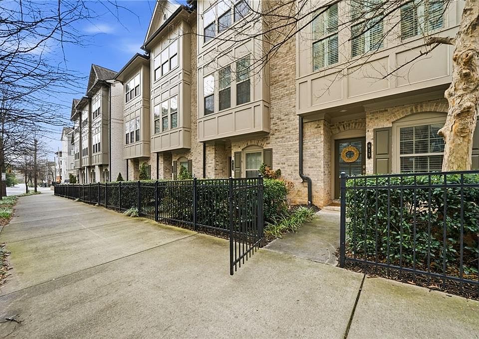 1st image of 615 Broadview Pl NE