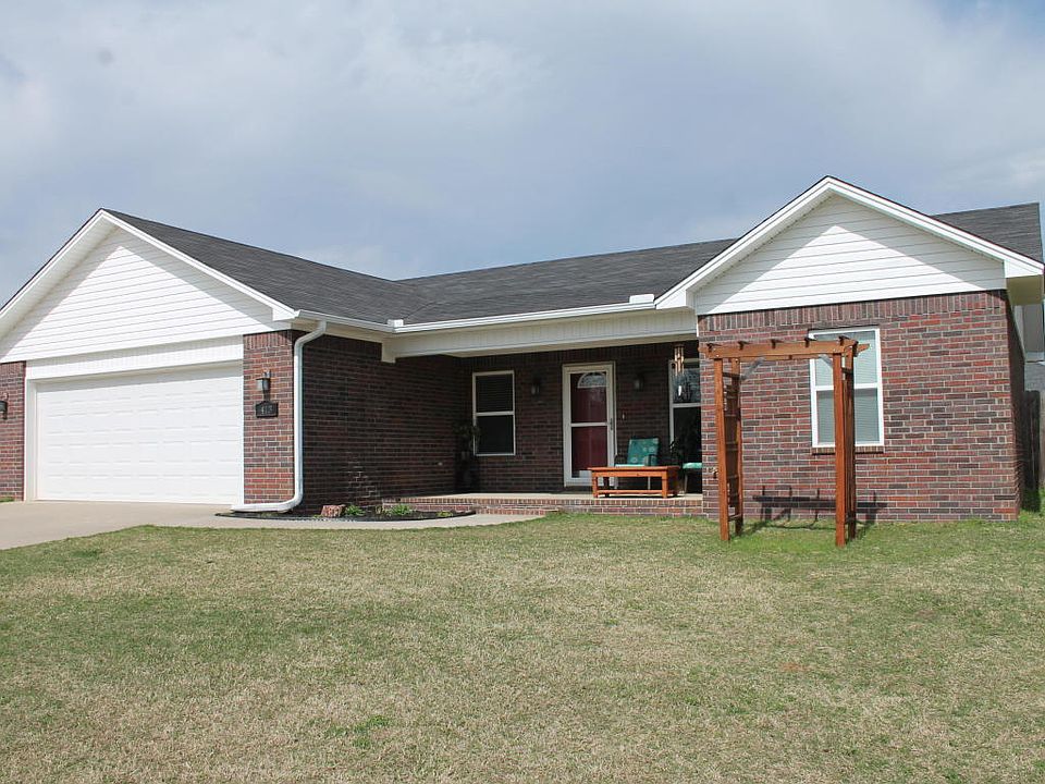 1st image of 413 Ashford Dr