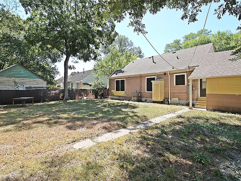 7509 Elm St — Photo 16