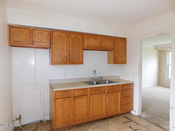 5th image of 3235 Beaumont Dr