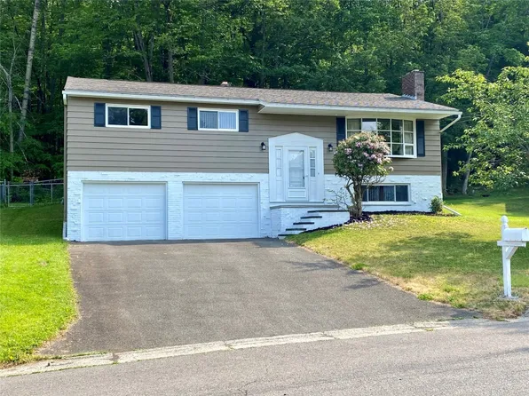 4000 Drexel Dr, Vestal, NY 13850