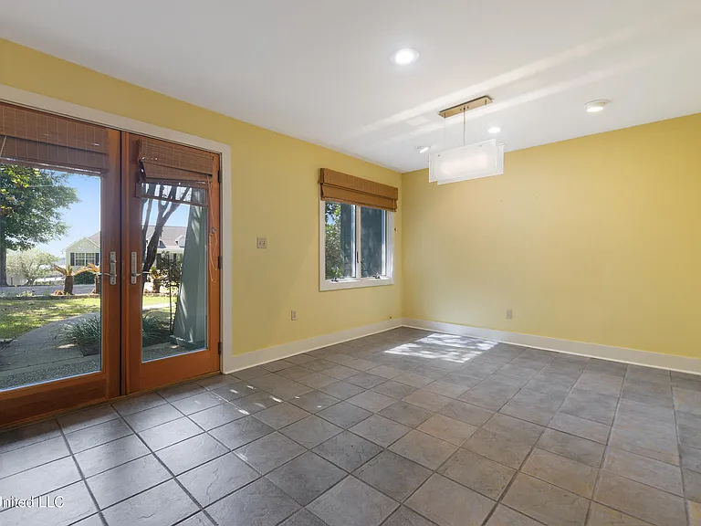 1220 Sunset Ave — Photo 12