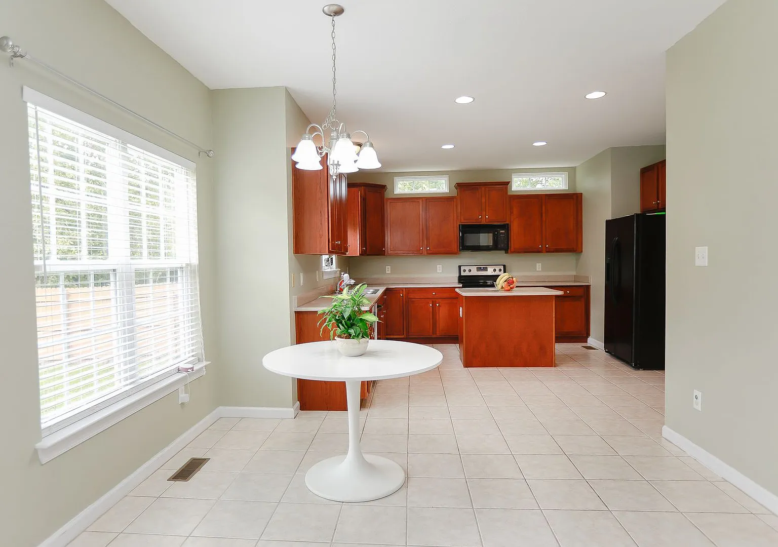 Gorgeous 4 Bedroom Home For Rent in Chesapeake! — Photo 3