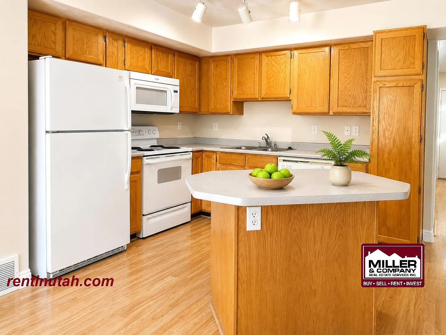 Nice West Jordan Townhouse For Rent! — Photo 3