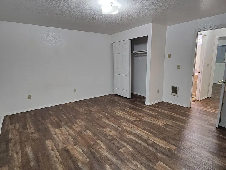 1109 Schurman Rd S — Photo 7