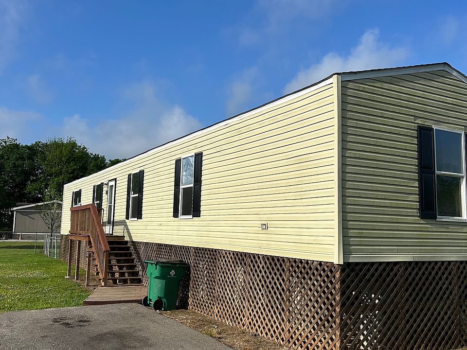 2nd image of 9624 Sandy Ln
