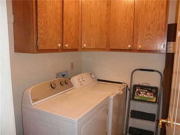 5th image of 27063 Oakmead Dr