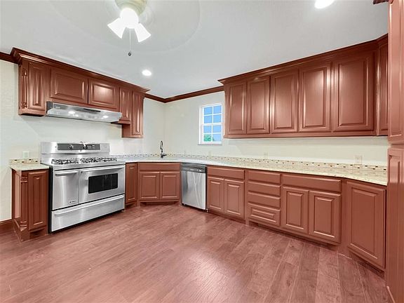 3rd image of 113 Shelby Cir