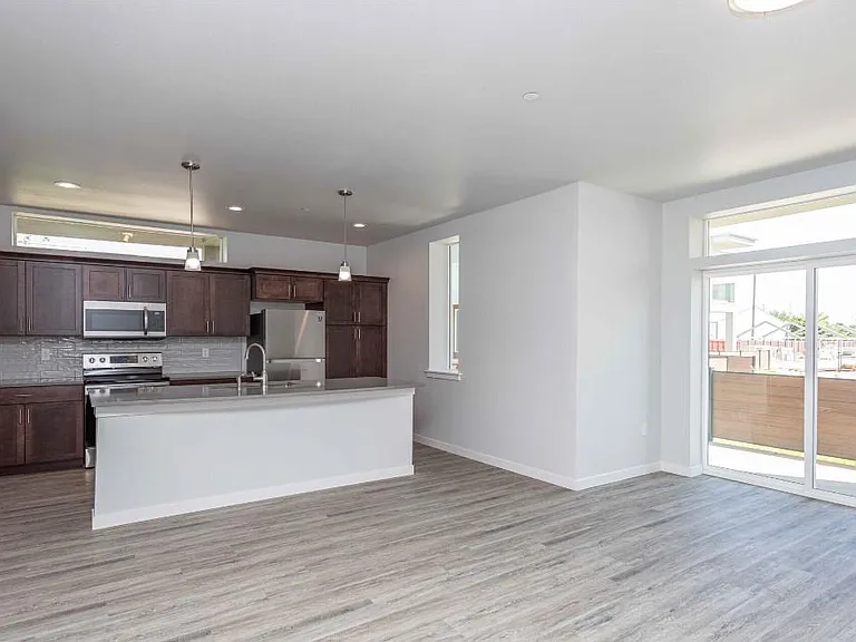 Heron's Edge Apartments — Photo 9