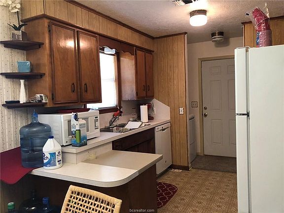 4th image of 1088 County Road 221