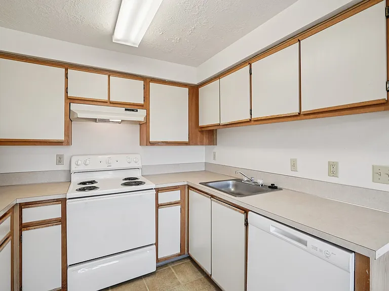 La Creole Apartments — Photo 10