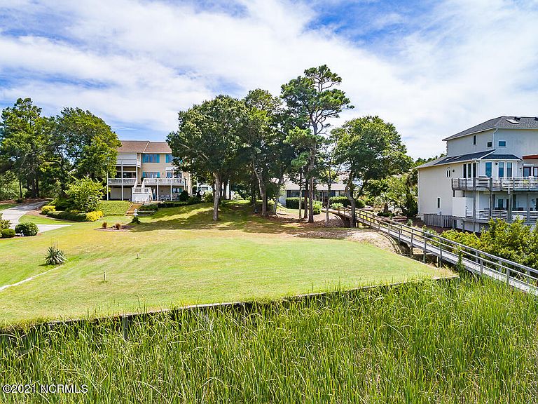 8730 Emerald Plantation Rd Emerald Isle, NC, 28594 Apartments for