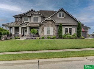 20623 Pine St, Elkhorn, NE 68022