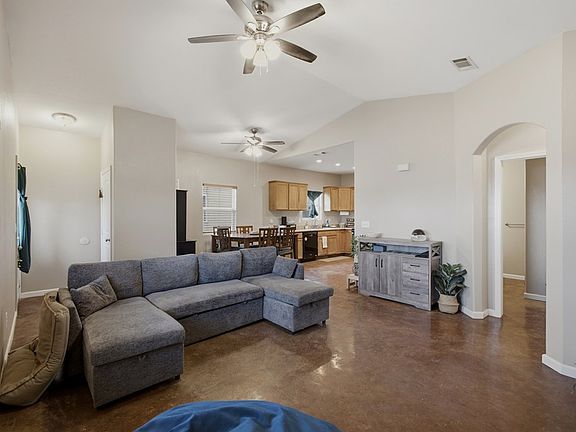 5th image of 1601 W Uvalde St