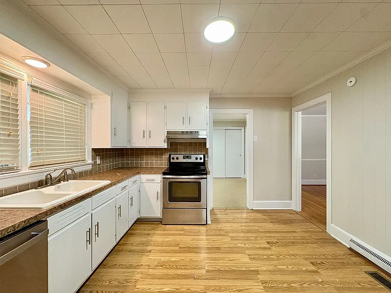 102 N Clarendon Dr — Photo 8