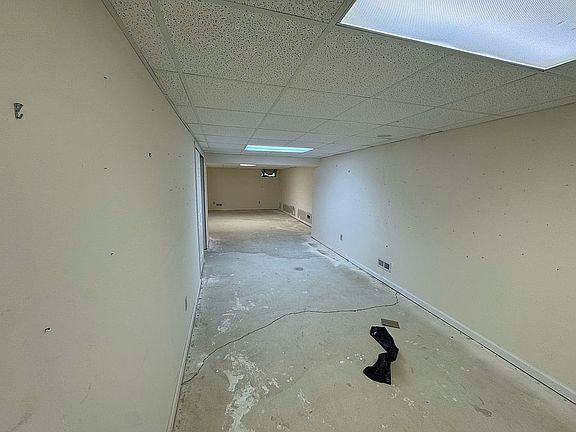 5th image of 128 Stewarts Ct